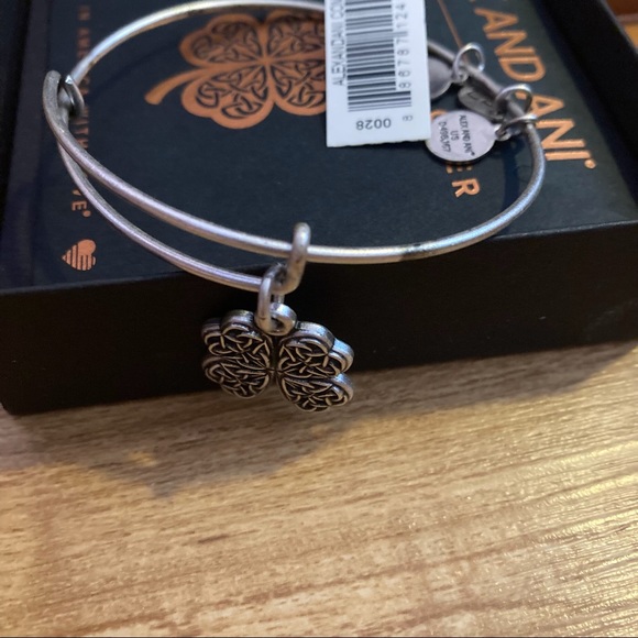 Alex and Ani Four Leaf Clover Bracelet NWT - Picture 3 of 8